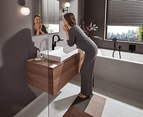 Фото Смеситель Hansgrohe Vivenis 75415670 для ванны с душем