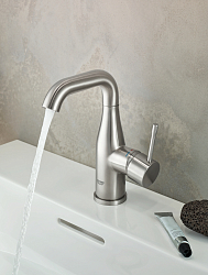 Фото Смеситель Grohe Essence New 32901001 для раковины
