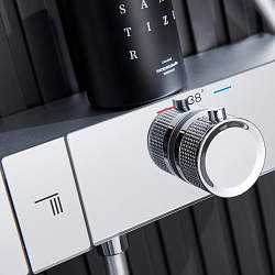 Фото Душевая стойка Black&White Gravity GH-9005-C хром